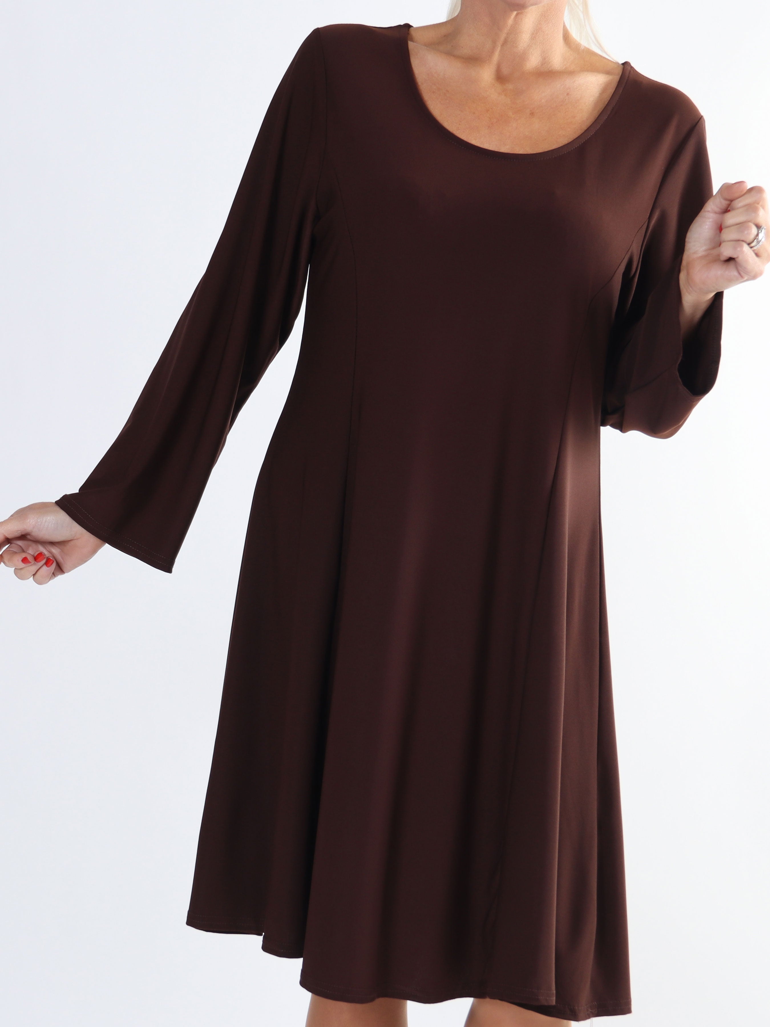 Maj Plain L/S - Elastisk plus size ensfarvet kjole